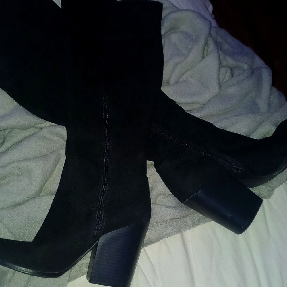 Black Knee Cap High Boots Size 7.5 Wide Calf